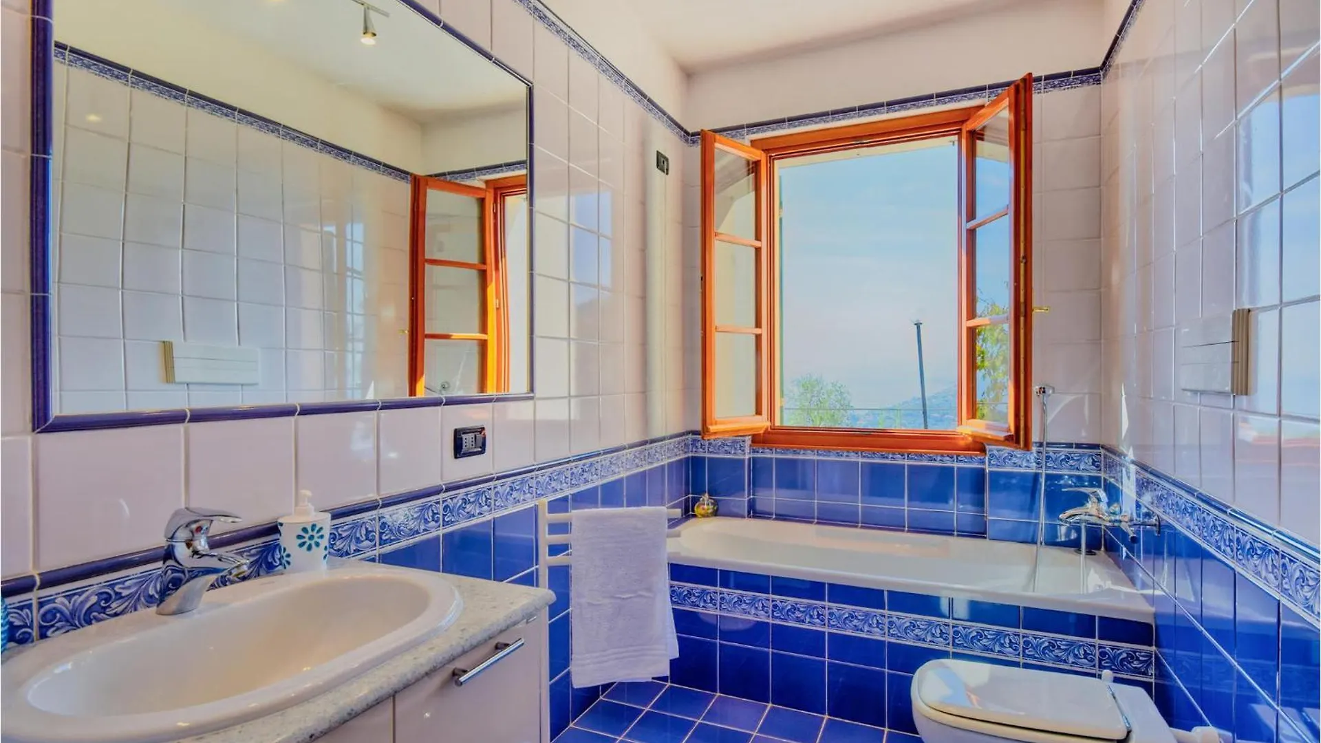 Beautiful Home In Recco With Kitchen Prázdninový dům